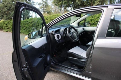 2012 Toyota Yaris 5-Door L1-owner